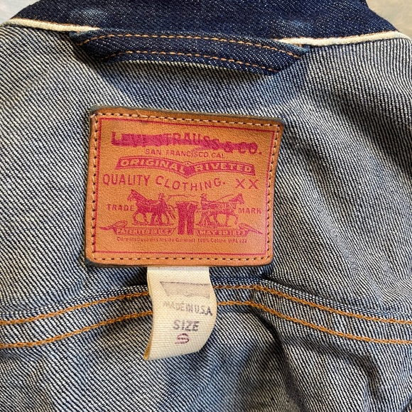 Women’s Levi’s Original Trucker Jean Jacket Size Small - Picture 9 of 10